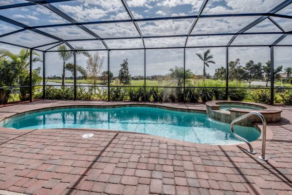 Pool Enclosure Cleaning in Bloomington