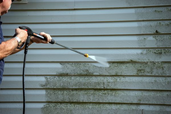 Vinyl Siding Power Washing in Bloomington