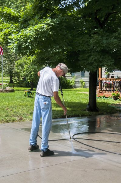 Driveway Concrete Cleaning in Bloomington