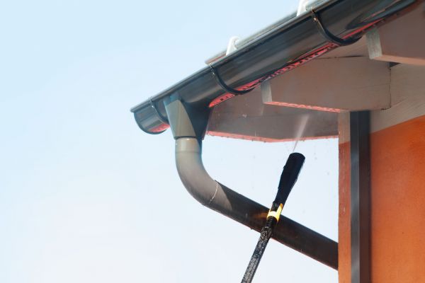 Eaves Power Washing in Bloomington